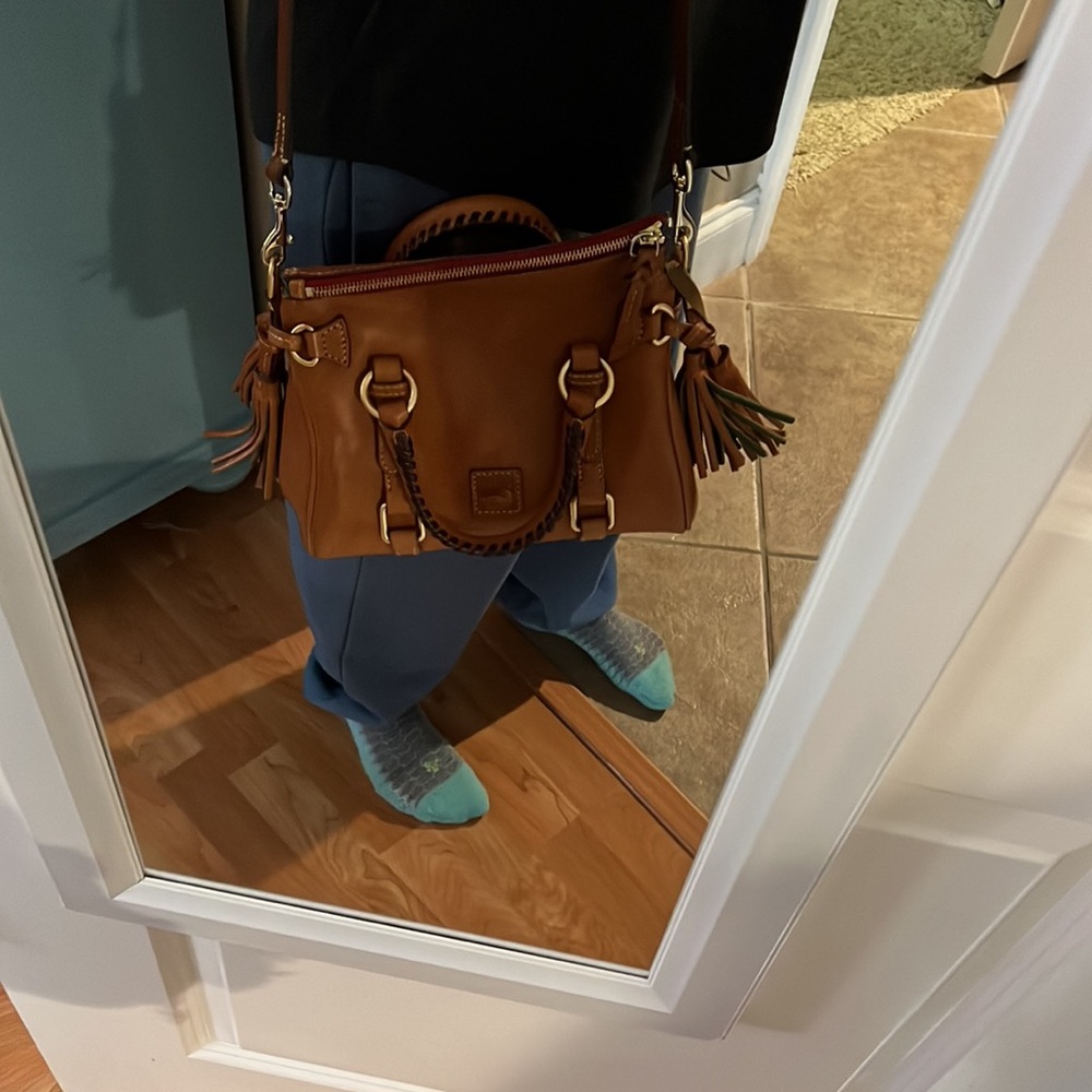 BEAUTIFUL Dooney camel bag - Picture 4 of 4